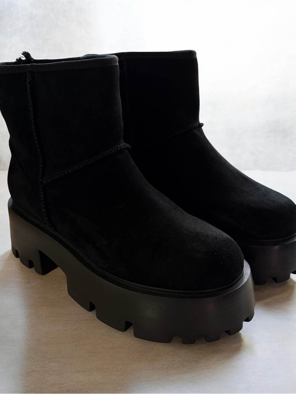 Steve Madden Macen Black Chunky Platform Lug Sole Boots - Size 8.5